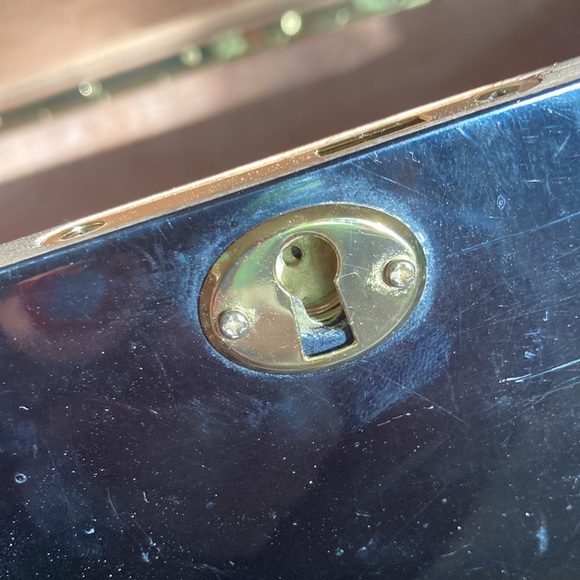 Vintage Tusker Cigar Humidor - Picture 4 of 7